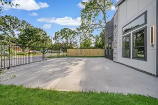 944 Lucky St, Houston, TX 77088 - Photo 19