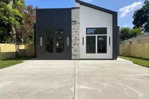 944 Lucky St, Houston, TX 77088 - Photo 1