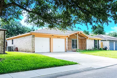 11819 S Ridgewood Circle, Houston, TX 77071 - Photo 1