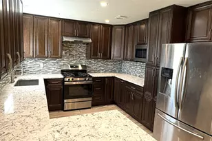 13631 Greenway Dr, Sugar Land, TX 77498 - Photo 9