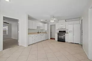 413 Farrer St, Angleton, TX 77515 - Photo 17