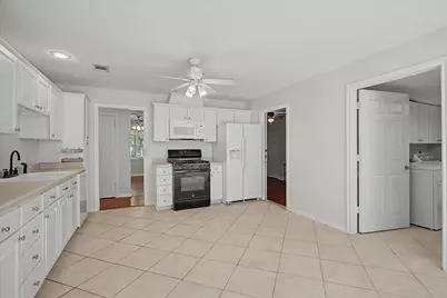 413 Farrer Street, Angleton, TX 77515 - Photo 11