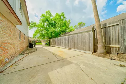 7914 Oakington Drive, Houston, TX 77071 - Photo 33