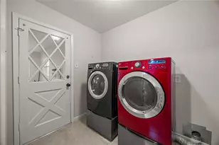 1607 Buescher Dr, Houston, TX 77043 - Photo 23
