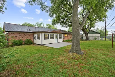 1607 Buescher Drive, Houston, TX 77043 - Photo 25