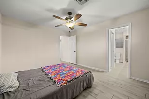 1607 Buescher Dr, Houston, TX 77043 - Photo 17