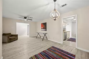 1607 Buescher Dr, Houston, TX 77043 - Photo 5