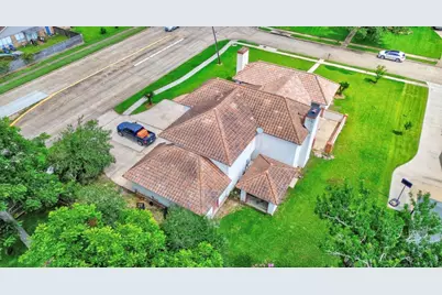 327 Live Oak Lane, Lake Jackson, TX 77566 - Photo 3