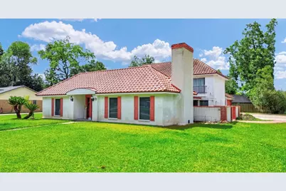 327 Live Oak Lane, Lake Jackson, TX 77566 - Photo 1