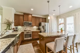 1517 Miles Oaks Pl, Houston, TX 77043 - Photo 9