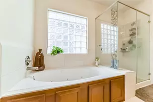 1517 Miles Oaks Pl, Houston, TX 77043 - Photo 25