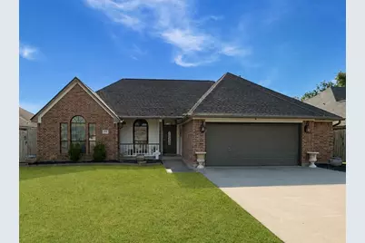 205 Madison Avenue, Clute, TX 77531 - Photo 1