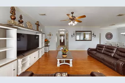 205 Madison Avenue, Clute, TX 77531 - Photo 9