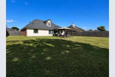 205 Madison Avenue, Clute, TX 77531 - Photo 5