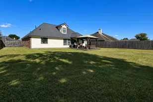 205 Madison Ave, Clute, TX 77531 - Photo 5