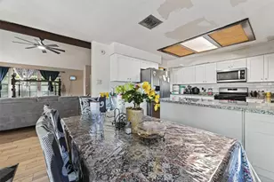 15410 Lindita Dr, Houston, TX 77083 - Photo 13