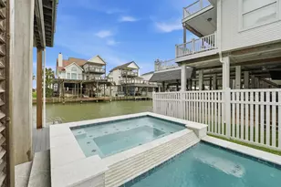 918 Short Reach Dr, Tiki Island, TX 77554 - Photo 9