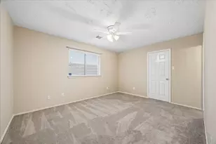 2906 S Peach Hollow Cir, Pearland, TX 77584 - Photo 13