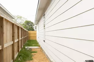 1300 Edison Ave, Baytown, TX 77520 - Photo 5