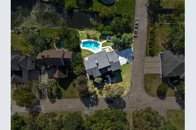 18646 Martinique Drive, Houston, TX 77058 - Photo 47