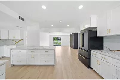 18646 Martinique Drive, Houston, TX 77058 - Photo 19