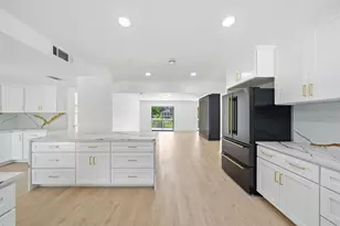 18646 Martinique Dr, Houston, TX 77058 - Photo 19