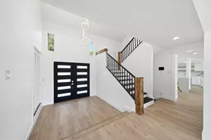 18646 Martinique Dr, Houston, TX 77058 - Photo 9