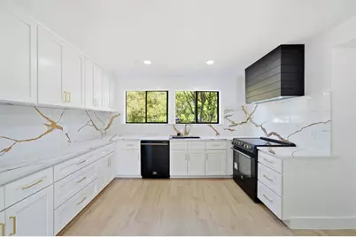 18646 Martinique Drive, Houston, TX 77058 - Photo 17