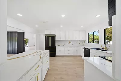 18646 Martinique Drive, Houston, TX 77058 - Photo 21