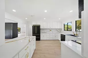 18646 Martinique Dr, Houston, TX 77058 - Photo 21