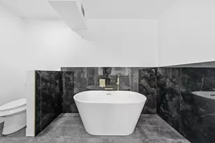 18646 Martinique Dr, Houston, TX 77058 - Photo 31