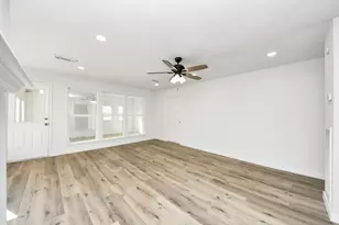 6511 Bayou Crest Dr, Houston, TX 77088 - Photo 17