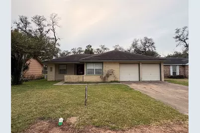 105 Chestnut Street, Lake Jackson, TX 77566 - Photo 1