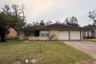 105 Chestnut St, Lake Jackson, TX 77566 - Photo 1