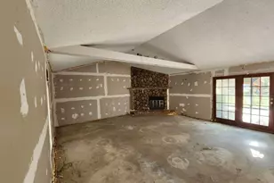 422 Texla Rd, Vidor, TX 77662 - Photo 3