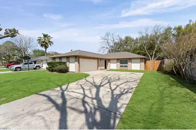 2816 Forest Point Drive, League City, TX 77573 - Photo 3