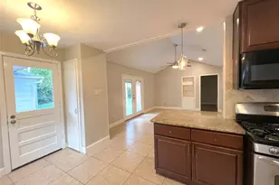 10014 Cedardale Dr, Houston, TX 77055 - Photo 13