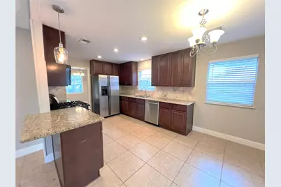 10014 Cedardale Drive, Houston, TX 77055 - Photo 9