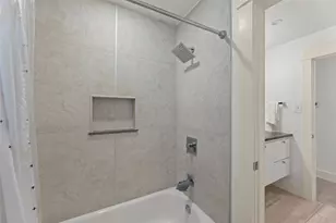 10611 Deerwood Rd, Houston, TX 77042 - Photo 11