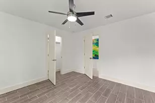 10611 Deerwood Rd, Houston, TX 77042 - Photo 15