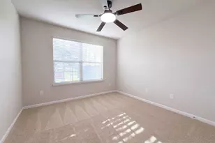 8322 Oakleaf Meadow Ct, Rosharon, TX 77583 - Photo 11