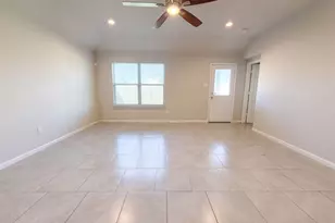 8322 Oakleaf Meadow Ct, Rosharon, TX 77583 - Photo 3