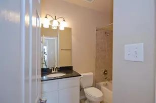7 Umbria Ln, The Woodlands, TX 77382 - Photo 9