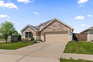 2303 Gentle Breeze Ln, Baytown, TX 77523 - Photo 3