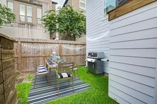 1123 W 17th St, Houston, TX 77008 - Photo 3