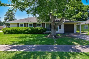 212 S Mattson St, West Columbia, TX 77486 - Photo 1