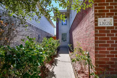 13979 Maximos Dr, Houston, TX 77083 - Photo 5