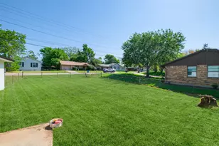 221 N Baron St, Bellville, TX 77418 - Photo 27