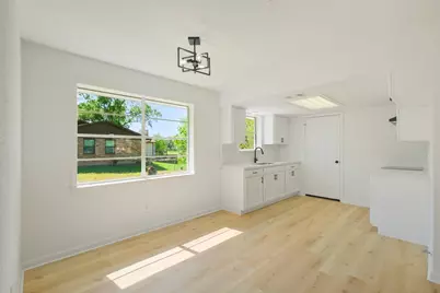 221 N Baron Street, Bellville, TX 77418 - Photo 5