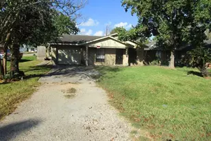 601 N 12th St, La Porte, TX 77571 - Photo 1